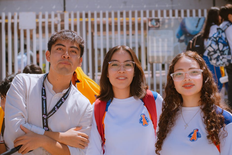 Mochilas revisadas y detectores de metales: el nuevo estándar de seguridad que se instala en los colegios