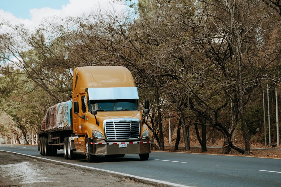 Camioneros declaran alerta total por alza de 65% en el diésel y reportan 10 mil máquinas paradas