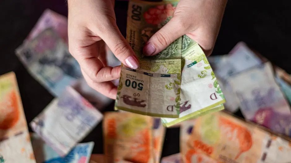 Sueldos reales suben 2,2% en marzo, pero 2026 todavía sigue en rojo