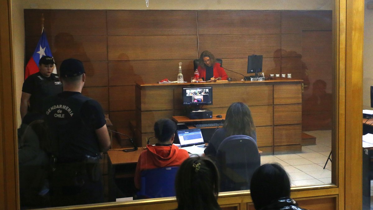 Madre de adolescente que llevó arma a colegio de Curicó asegura que tiene autismo