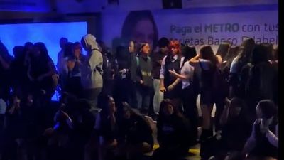 Cacerolazos en Santiago y bloqueo del Metro: la primera reacción ciudadana al tarifazo de combustibles