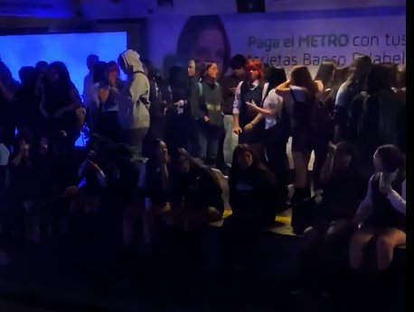 Cacerolazos en Santiago y bloqueo del Metro: la primera reacción ciudadana al tarifazo de combustibles