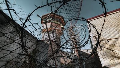 Gendarme del Biobío es reintegrada pese a sumario por conducir ebria y tener pareja imputada por robo