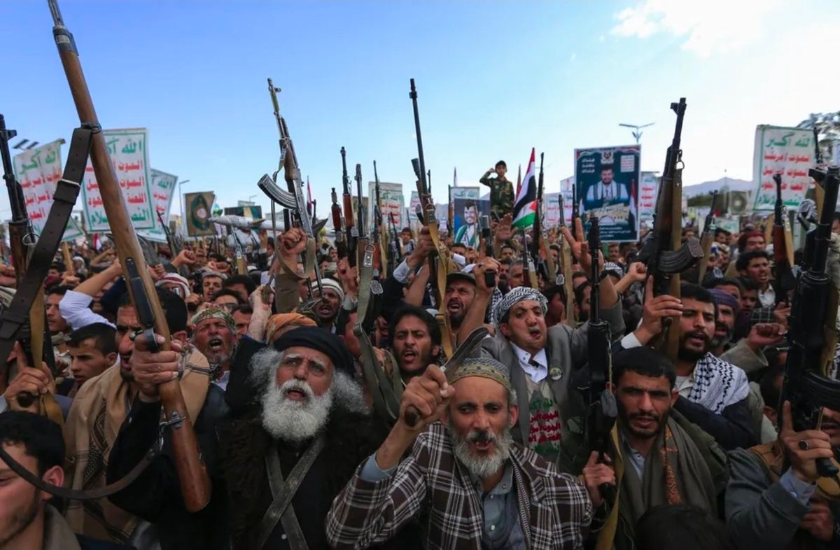 Houthis se unen formalmente a la guerra de Irán y lanzan misil balístico contra Israel