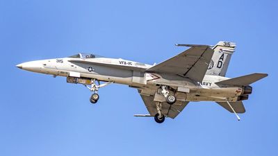 Irán destruye avión cisterna KC-135 de EE.UU. en base Prince Sultan: escalada que amenaza precio del petróleo