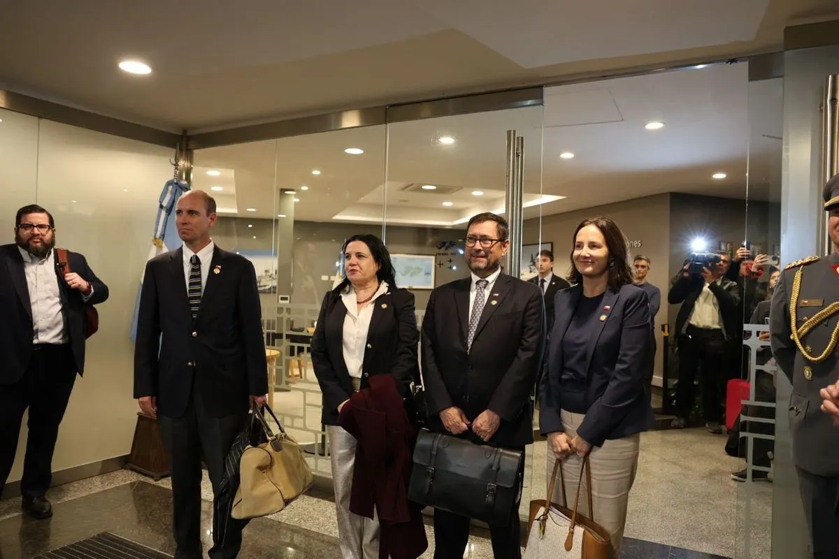 Criteria: aprobación de Kast cae por segunda semana consecutiva y llega a 42%