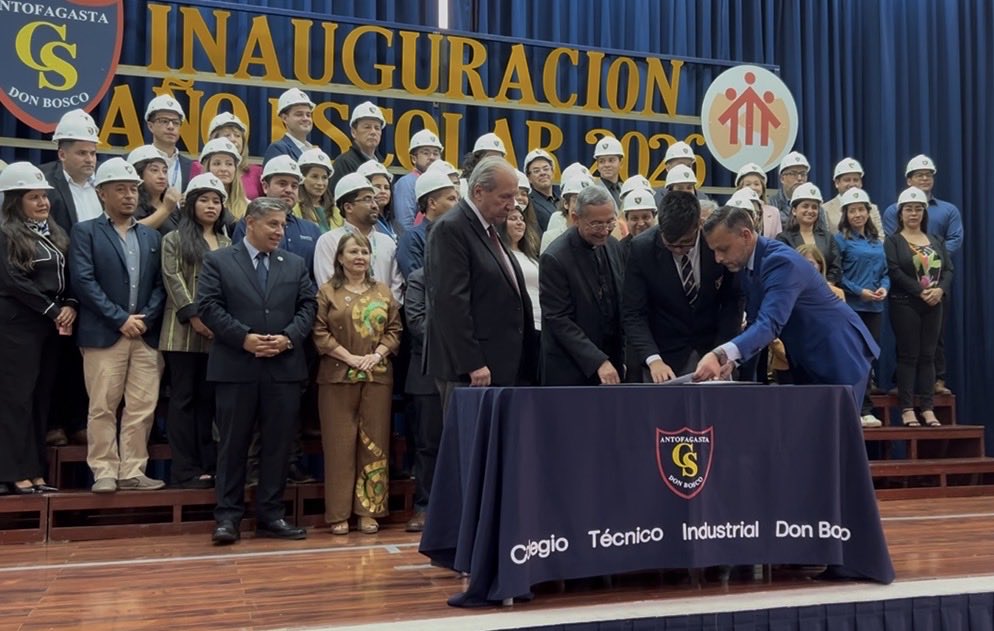 Antofagasta suspende clases en tres colegios por amenazas y anuncia detectores de metales