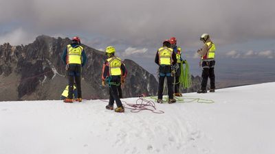Hombre lleva tres días desaparecido en el volcán Osorno: operativo de búsqueda involucra a Senapred, GOPE y Socorro Andino