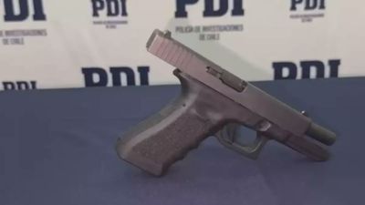 Adolescente de 17 años queda con arresto parcial tras ser sorprendido con una Glock en colegio de Rancagua