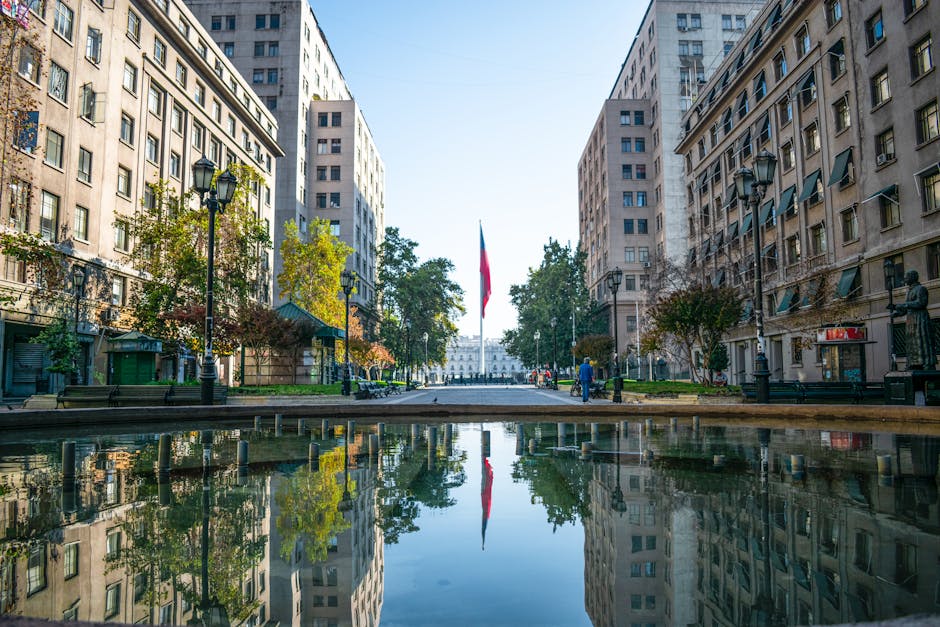 Plaza y arquitectura histórica del centro de Santiago, Chile