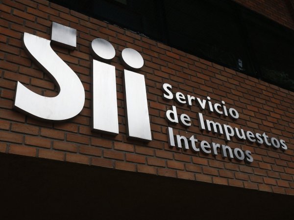 Nuevo director del SII saca la podadora en su primer día: pidió la renuncia a tres subdirectores clave