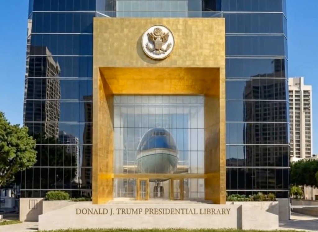 Auditorio con estatua dorada de Trump