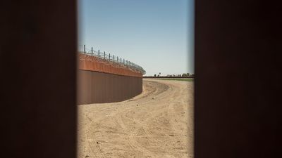 Perú también levanta zanja en la frontera: la respuesta al muro chileno en Chacalluta